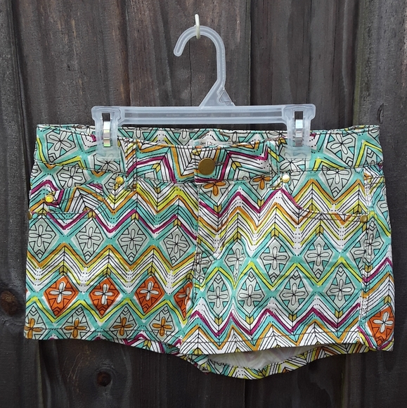 🍁CLOSET CLEAR OUT 5/$20🍁 Love Fire Shorts - Picture 1 of 5